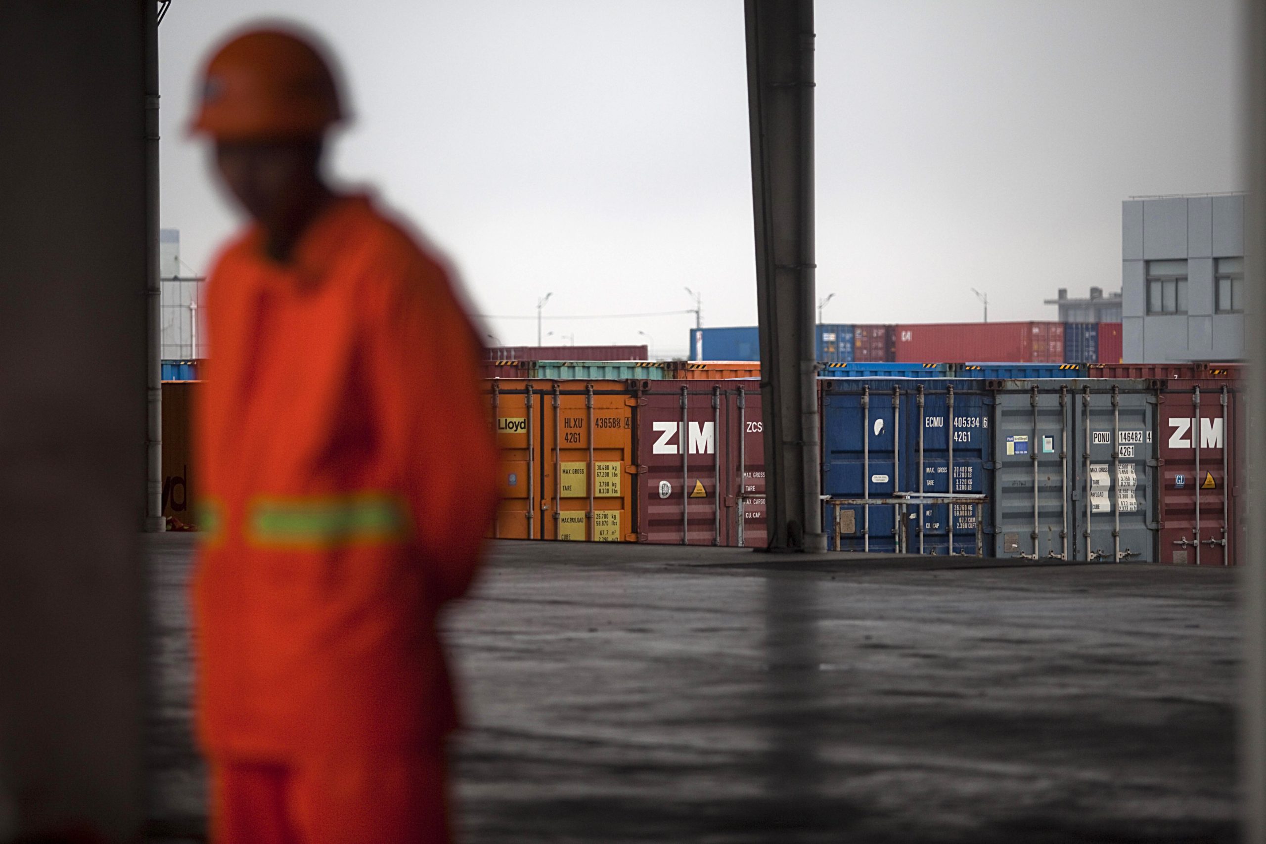 A worker stands in the container clearance area at the Yangshan Deep-water Port in Shanghai, China, 7 December 2011.

China and the United States kicked off a Megaports Initiative pilot project in Shanghai on Wednesday (7 December 2011), amid efforts to improve security via radiation checks for cargo carriers at the citys Yangshan Port. The initiative, an important part of the China-US cooperation on fighting terrorism, is aimed at preventing the illegal transport of nuclear and other radioactive materials by installing detection systems in relevant ports.